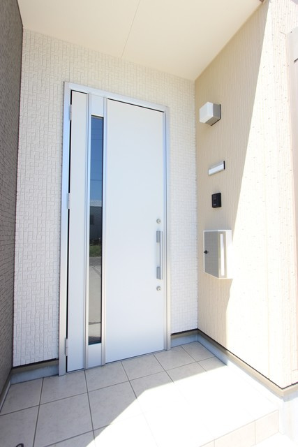 知多市八幡字向長曽のテラスのエントランス|写真はイメージです。色仕様は現況優先になります。