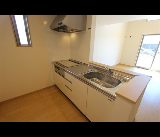 知多市八幡字向長曽のテラスのキッチン|写真はイメージです。色仕様は現況優先になります。