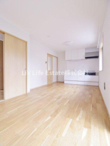 東村山市美住町１丁目のアパートの居間・リビング