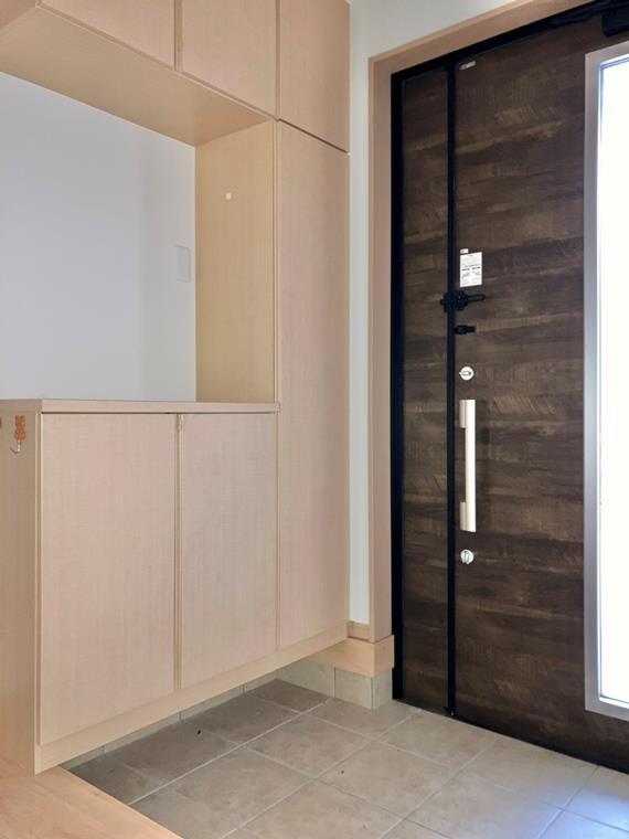 下矢切戸建の玄関