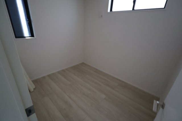 《仲介手数料無料》南区四谷２丁目4-19(3号棟)新築一戸建てケイアイスタイルの収納|撮影日 2025年11月15日 15:00 晴れ