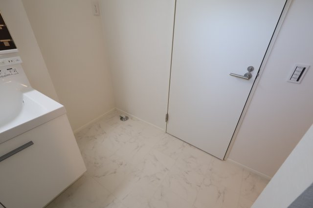 【ランドリースペース】 | 《仲介手数料無料》南区四谷２丁目4-19(3号棟)新築一戸建てケイアイスタイル | 撮影日 2025年11月15日 15:00 晴れ