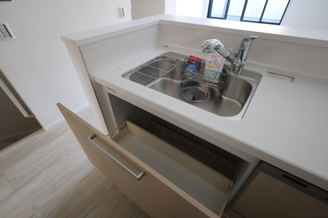 《仲介手数料無料》南区四谷２丁目4-19(3号棟)新築一戸建てケイアイスタイルのキッチン|撮影日 2025年11月15日 15:00 晴れ
