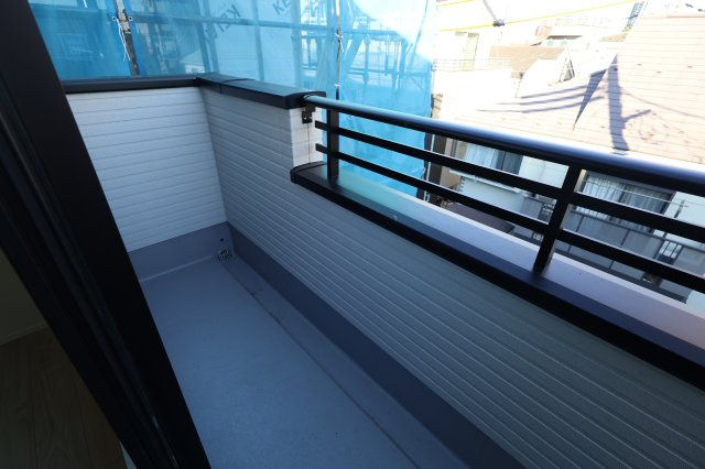 【バルコニー】 | 《仲介手数料無料》南区四谷２丁目4-19(3号棟)新築一戸建てケイアイスタイル | 撮影日 2025年11月15日 15:00 晴れ