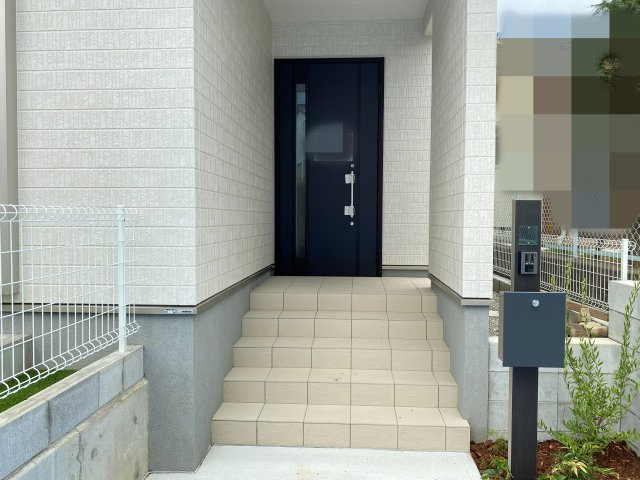 明石市大久保町高丘2丁目　新築戸建の玄関