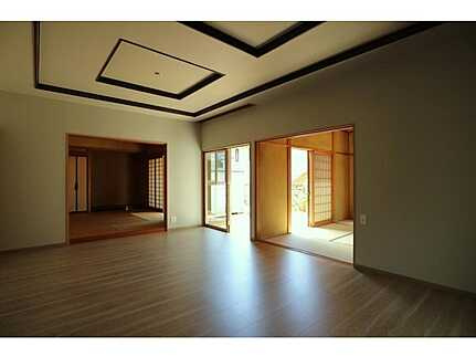 広島市西区山田新町２丁目 の居間・リビング