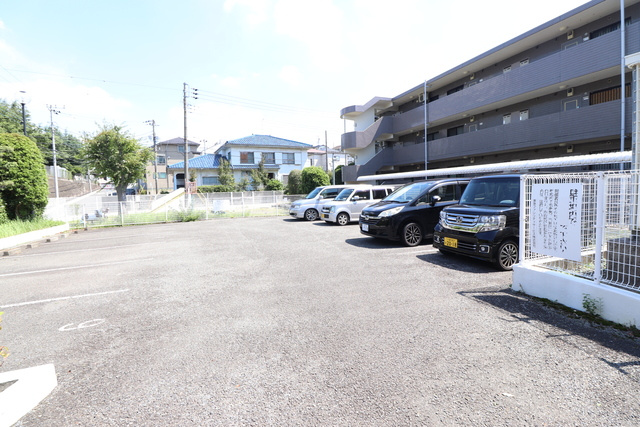 アプリーテ梶ヶ谷の駐車場
