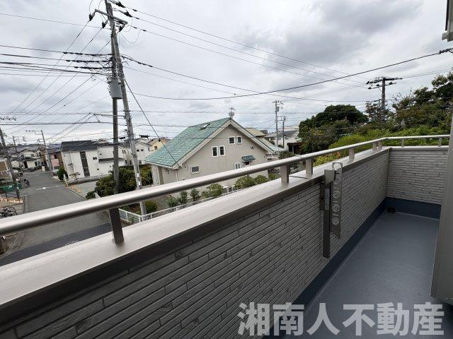 茅ヶ崎市香川7丁目　新築戸建　全3棟　のバルコニー|外からの目が気にならないバルコニーで洗濯物が干せます