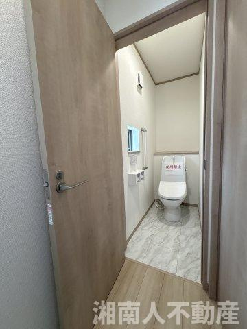 茅ヶ崎市香川7丁目　新築戸建　全3棟　のトイレ|落ち着いた色調のトイレです