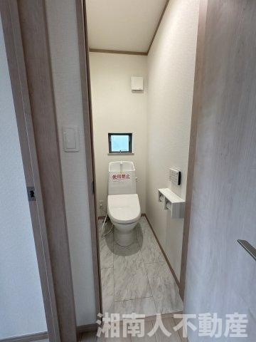茅ヶ崎市香川7丁目　新築戸建　全3棟　のトイレ|トイレです