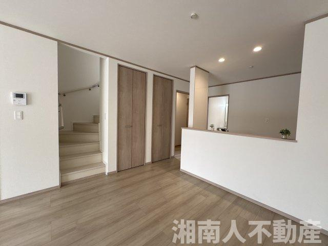 茅ヶ崎市香川7丁目　新築戸建　全3棟　の居間・リビング|使いやすいリビングです