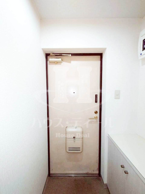 【玄関】 | モアライフ芝 | 収納もある玄関です