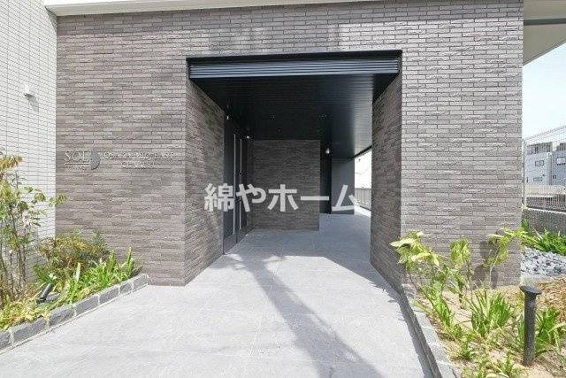 ソルテラスOSAKA MID EAST クレアストのエントランス|落ち着いたエントランスです