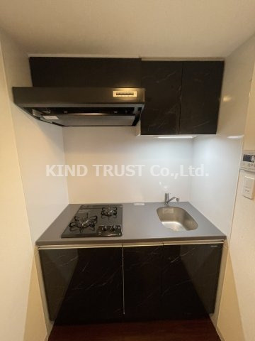 ファーストフィオーレ梅田イーストのキッチン|コンパクトなキッチンで掃除もラクラク