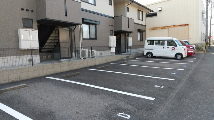 ハイカムールエリアＢの駐車場