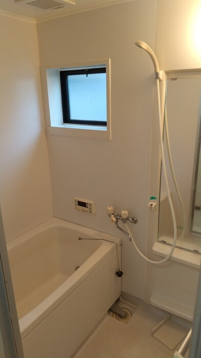 ハイカムールエリアＢの浴室