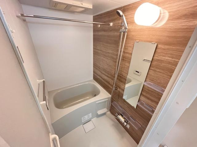 ラピスラズリの浴室|追焚き機能付きバス