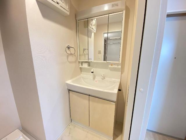 ラピスラズリの洗面所|洗髪洗面化粧台