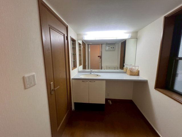 目黒区駒場　中古戸建の独立洗面台