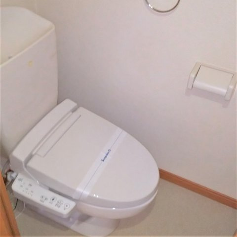 レオパレス三咲のその他|温水洗浄便座付き　１人暮らしにも嬉しいバストイレ別