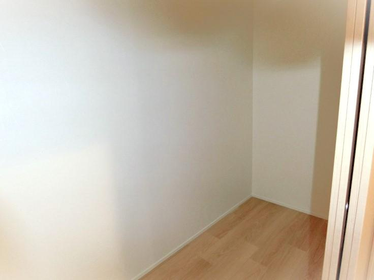 ガレ本八幡の居間・リビング|洋室