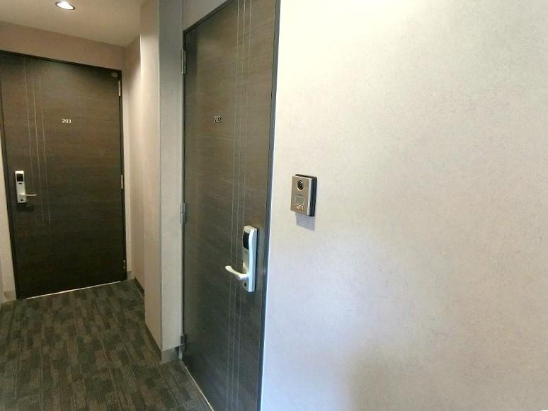 ガレ本八幡の玄関|玄関ドア