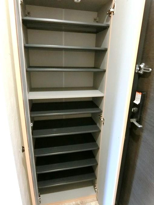 ガレ本八幡の玄関|玄関