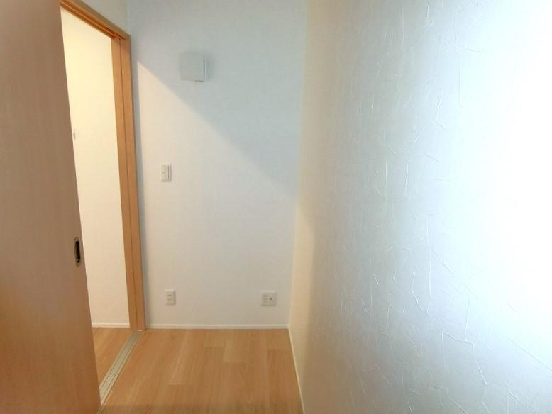 ガレ本八幡の居間・リビング|洋室