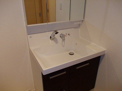 グローリア西麻布の洗面所|使いやすい洗面所です