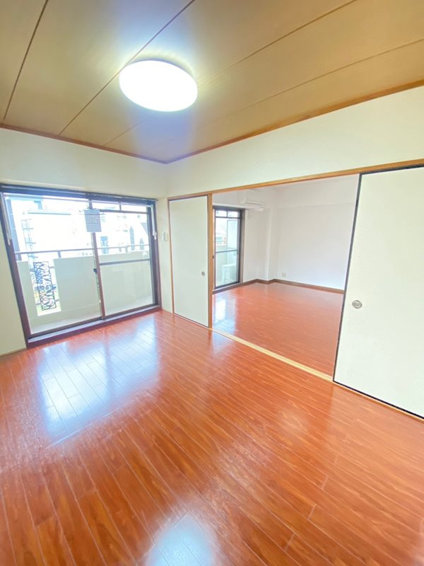 ライフ新神戸の居間・リビング