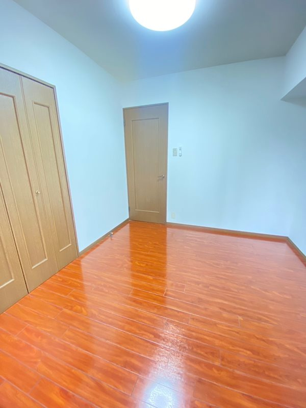 ライフ新神戸の洋室