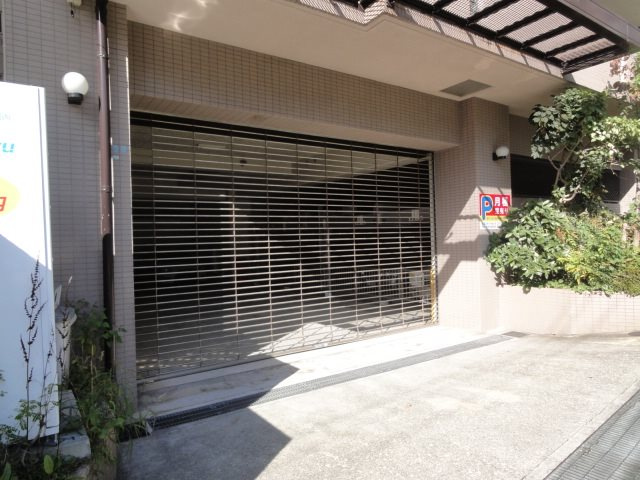 ライフ新神戸の外観