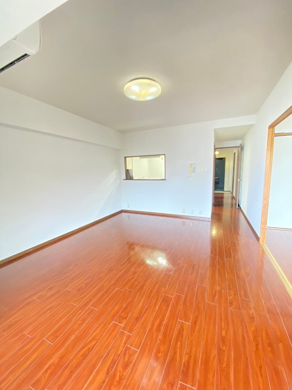 ライフ新神戸の居間・リビング