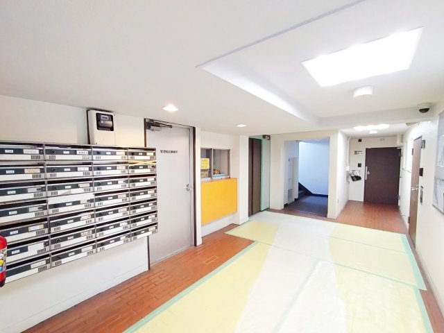 日生行徳マンションのエントランス|落ち着いたエントランスです