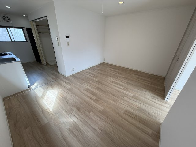 技建ハイツの居間・リビング