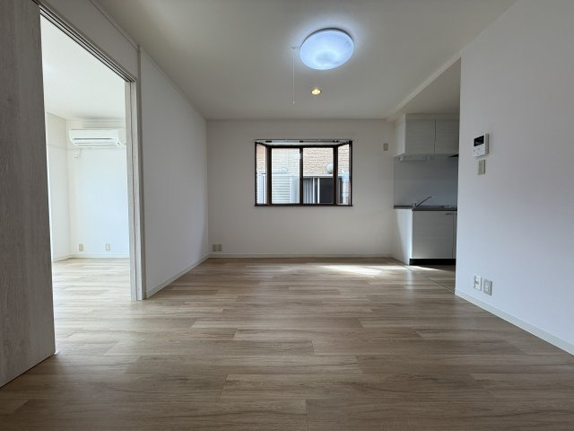 技建ハイツの居間・リビング