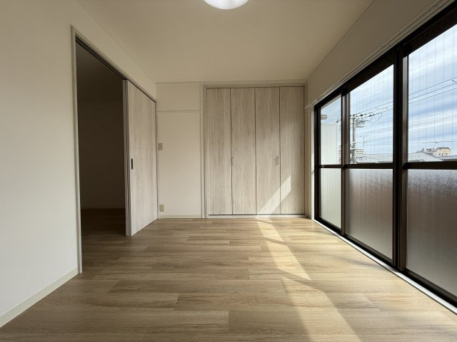 技建ハイツの洋室