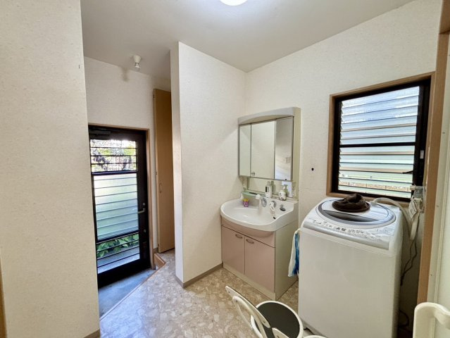 岸和田市上松町　中古戸建の独立洗面台