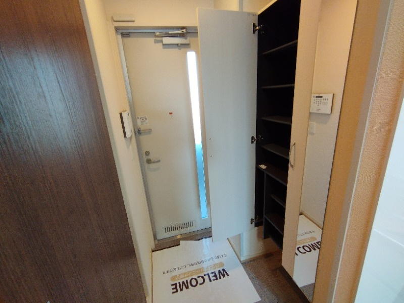 サンレストＢ棟の玄関