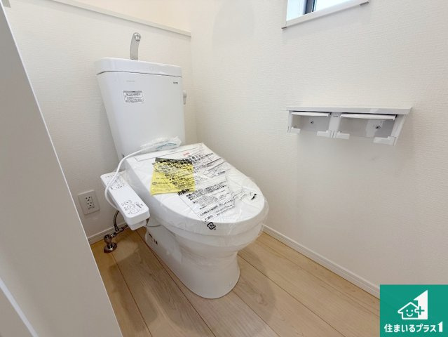 岩出市南大池　第2期　新築一戸建てのトイレ|1・2階の2ヶ所にあるので、朝の忙しい時間の順番待ちもなく、深夜の利用にも大変便利です。