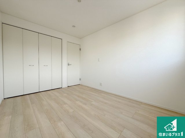 岩出市南大池　第2期　新築一戸建ての洋室|シンプルな洋室は、自分好みのインテリアが楽しめます♪ご家族とインテリアや家具を選びに行くのは新築購入時の醍醐味の一つです。ぜひお楽しみください♪