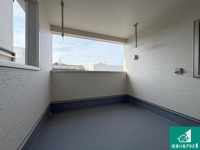 岩出市南大池　第2期　新築一戸建てのバルコニー|ワイドバルコニーは洗濯物を干すスペースが広いのでご家族が多くても安心！