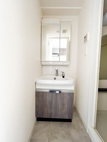 プレサンス大国町アドロッソの独立洗面台