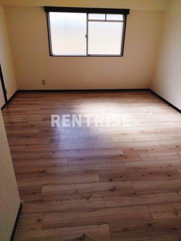 稲沢市小沢４丁目の賃貸マンションの居間・リビング