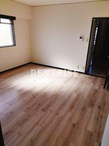 稲沢市小沢４丁目の賃貸マンションの居間・リビング