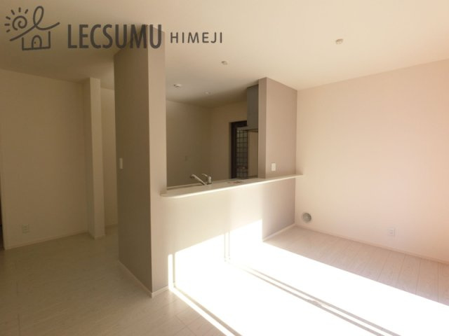 姫路市広畑区早瀬町3期／全2棟の居間・リビング|同社施工例