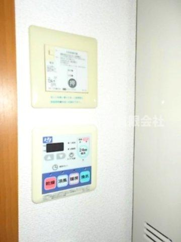 アヴニール(長屋)の設備|浴室乾燥・暖房パネル、電動水抜き栓パネル