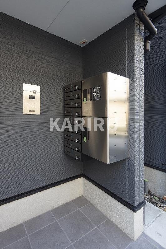 CRASTINE小路東Aのエントランス