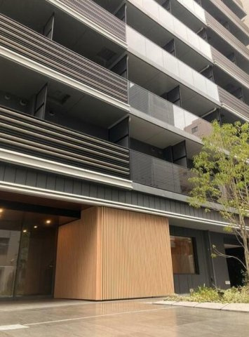 ジオエント新町のエントランス