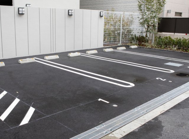 ジオエント新町の駐車場